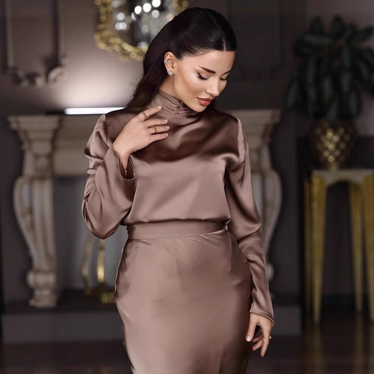 Damen Elegantes bodenlanges Kleid mit hochgeschlossenem Kragen und fließendem Schnitt EB