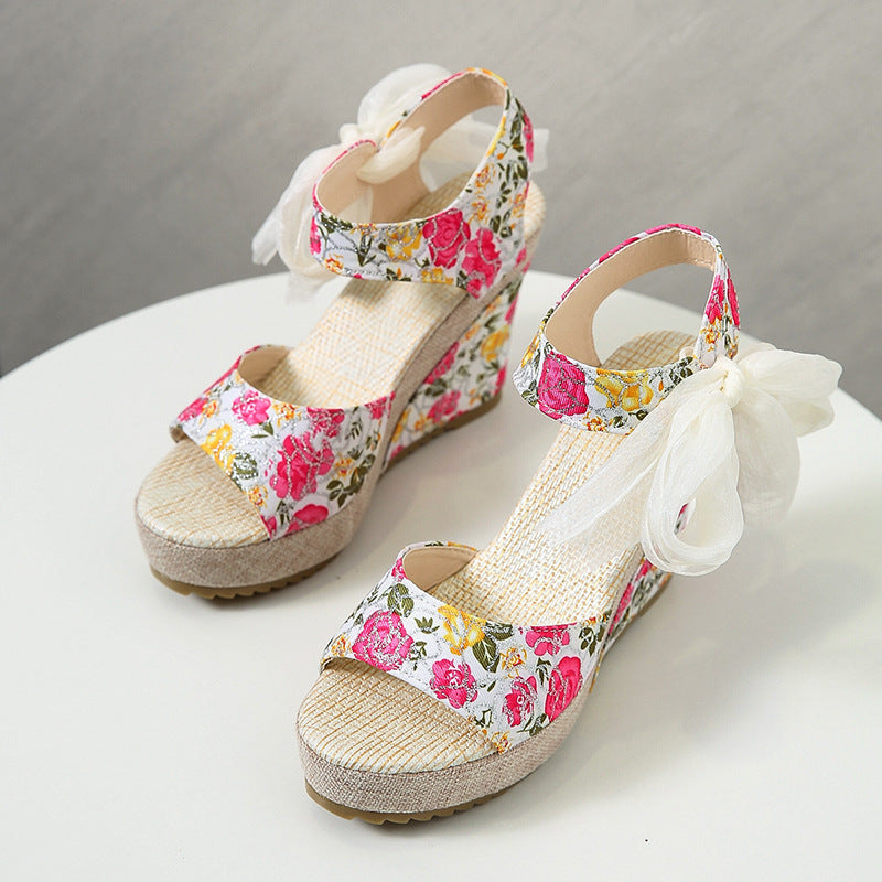 Damen Wedge-Sandaletten mit floralem Design und dekorativem Schleifendetail EB