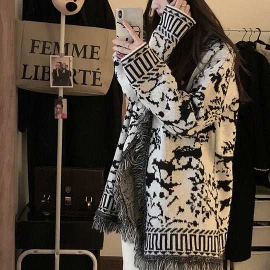 Damen Fransen-Strickjacke mit grafischem Muster und offenen Vorderteilen EB