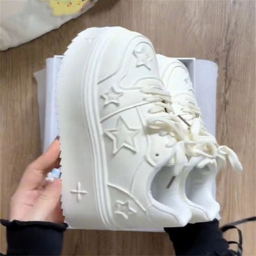 Damen Plateau-Sneaker mit modernen Stern-Applikationen und dämpfender Sohle EB