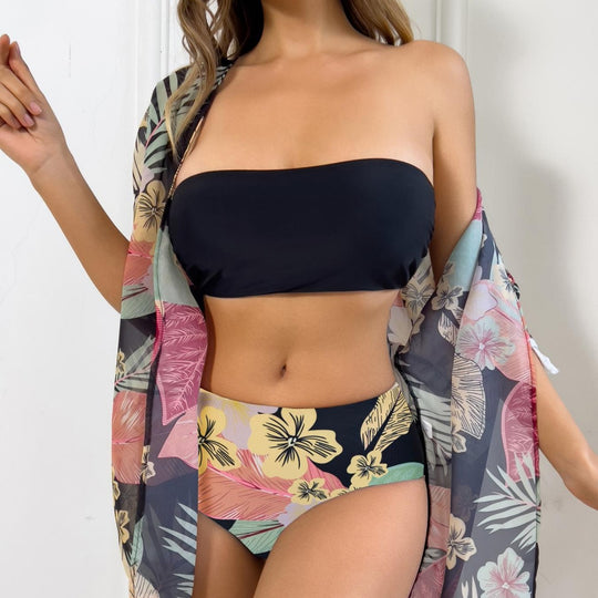 Damen elegantes Strandoutfit mit floralem Überwurf und passendem Bikini EB