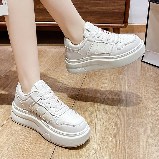 Damen Plateau-Sneaker mit trendiger Silhouette und bequemer Dämpfung EB
