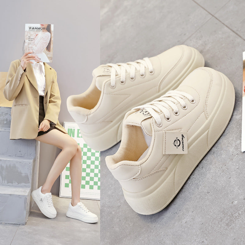 Damen Sportliche Sneakers mit dämpfender Profilsohle und atmungsaktiven Einsätzen EB