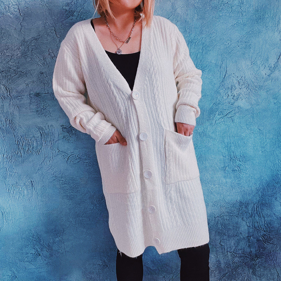 Damen Grobstrickjacke mit modernen Knopfdetails und lässigem Schnitt EB