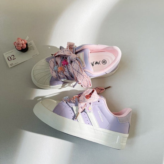 Damen Sneakers mit verspieltem Design und einzigartigen Schnürungen EB
