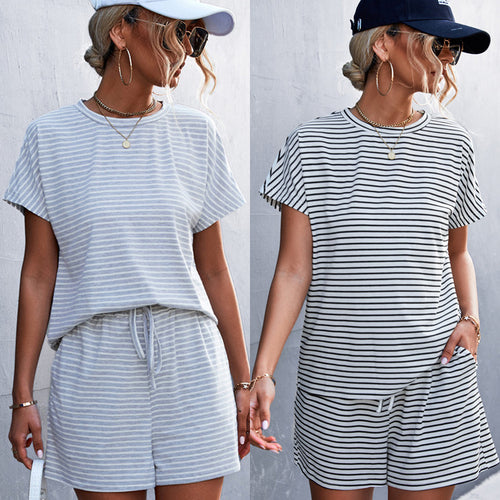 Damen Freizeit-Shortsset mit gestreiftem Oberteil und bequemen Taschen EB