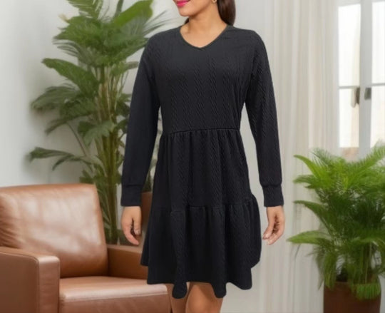 Damen lässiges Strickkleid mit voluminösem Saum und V-Ausschnitt EB