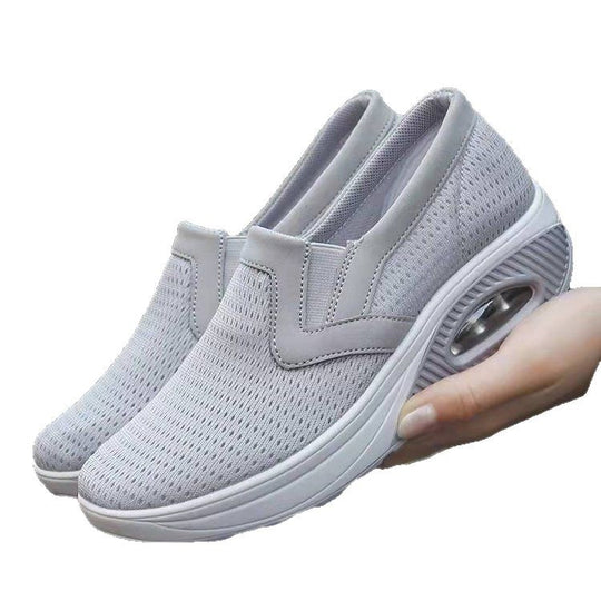 Damen  atmungsaktive Slip-On Sneaker mit Air-Cushion Keilsohle und elastischem Strickoberteil EB