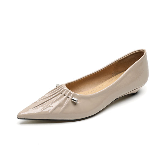 Damen spitz zulaufende Ballerinas mit dekorativem Faltendesign und metallic Akzent EB