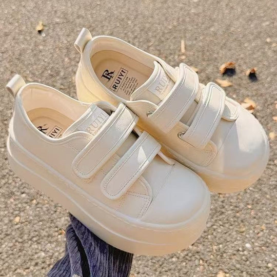 Damen Plateau Sneakers mit verstellbaren Klettverschlüssen und dämpfender Sohle EB