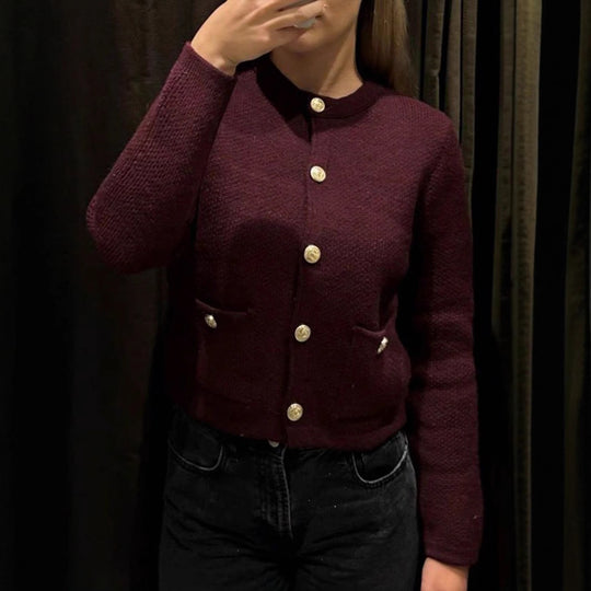 Damen modischer Strickjacke mit goldenen Knöpfen und aufgesetzten Taschen EB
