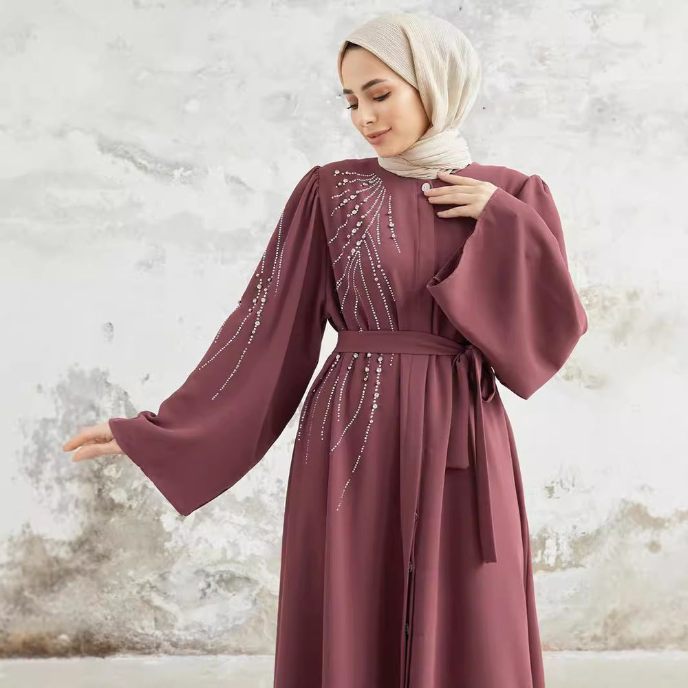 Damen Maxi-Kleid mit funkelnden Applikationen und elegantem Gürtel EB