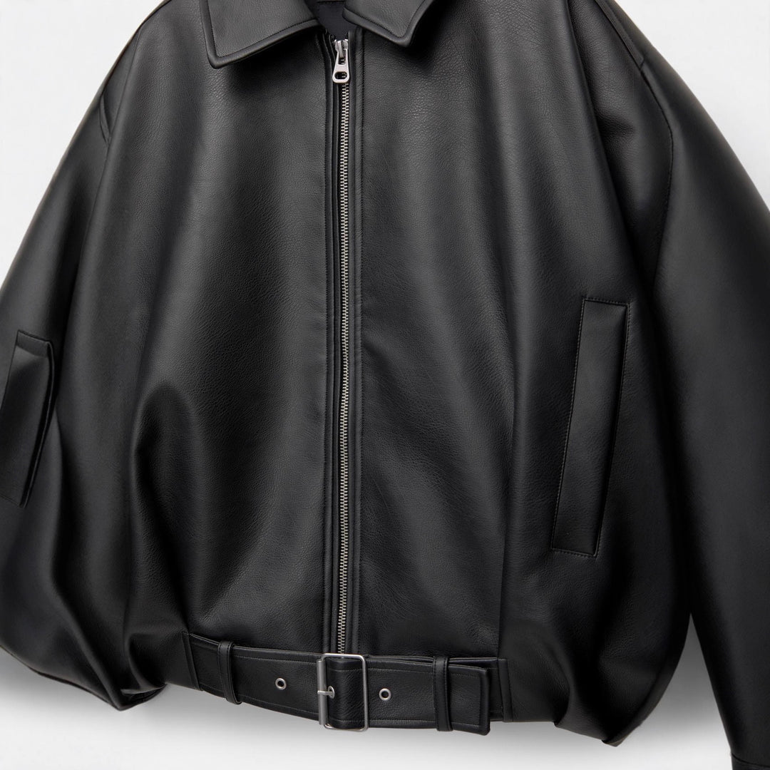 Damen nan kurz geschnittene Kunstlederjacke mit durchgehendem Reißverschluss und taillierendem Gürtel EB