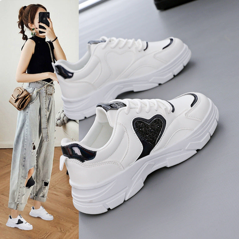 Damen Sportliche Sneakers mit glitzerndem Herz-Detail EB
