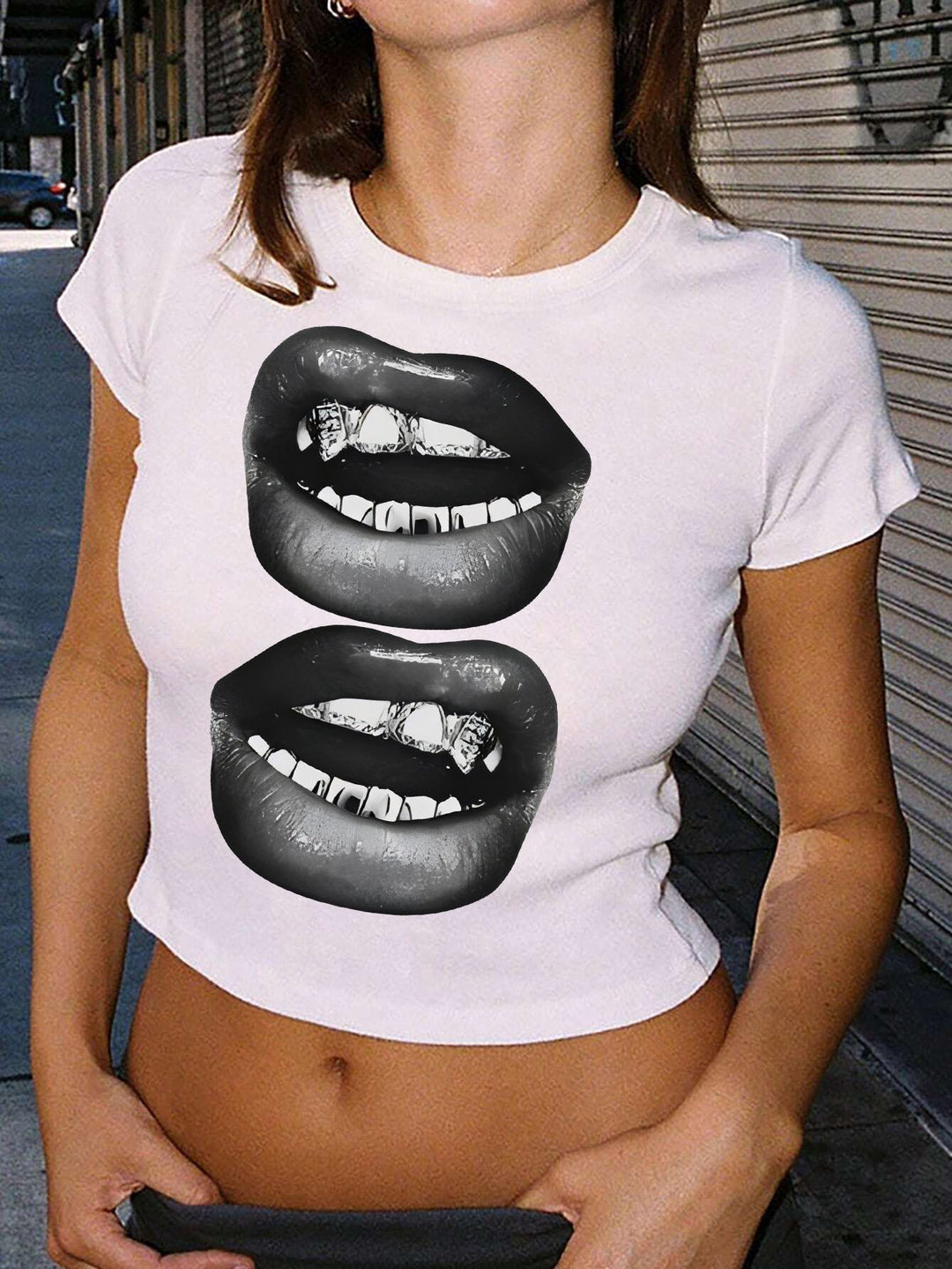 Damen Crop-T-Shirt mit kreativem Telefon-Design EB