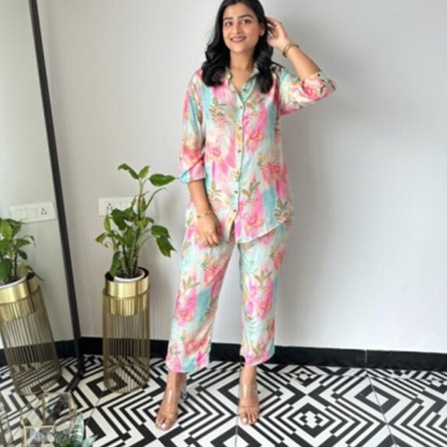 Damen luxuriöses Pyjama-Set mit floralem Design und knöpfbarem Oberteil EB