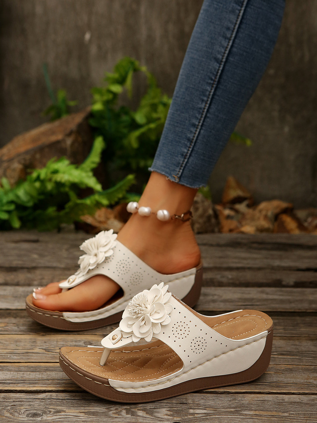 Damen Wedge-Sandalen mit floralen Akzenten und atmungsaktivem Obermaterial EB