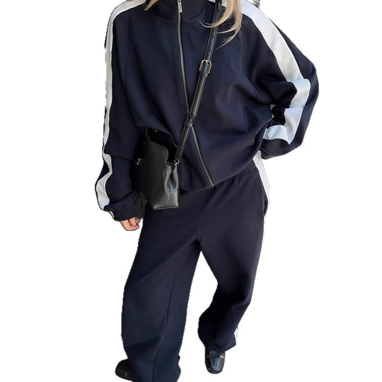 Damen gekürztes Zip-Hoodie mit elastischem Saum und hochgeschnittener High-Waist-Lounge-Jogginghose aus softem French-Terry Eichborn Berlin