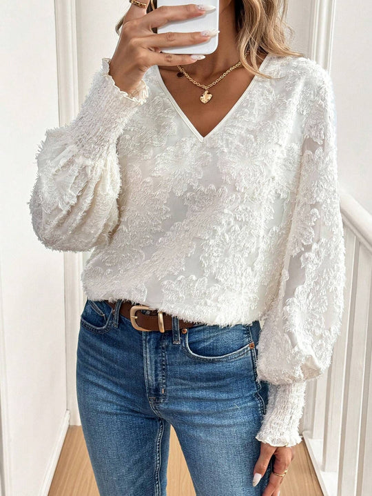 Damen V-Ausschnitt Bluse mit feinen Spitzenakzenten EB