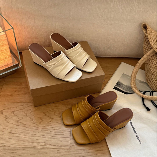 Damen Komfortable Plateau-Sandalen mit geschlossenen Zehen und elegantem Riemen EB