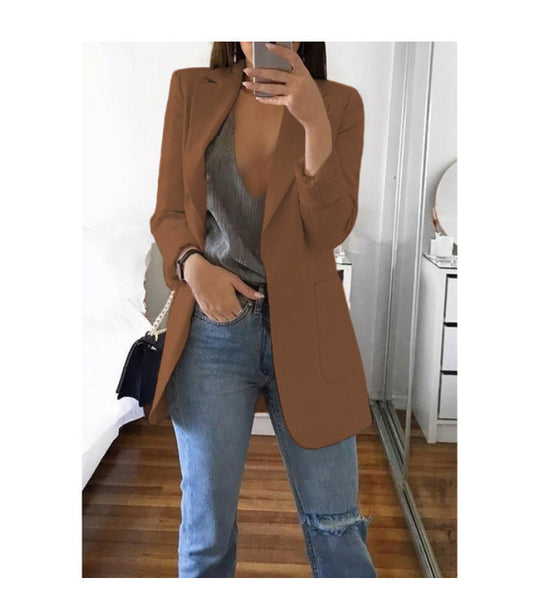 Damen eleganter Blazer mit tailliertem Schnitt und praktischen Taschen EB