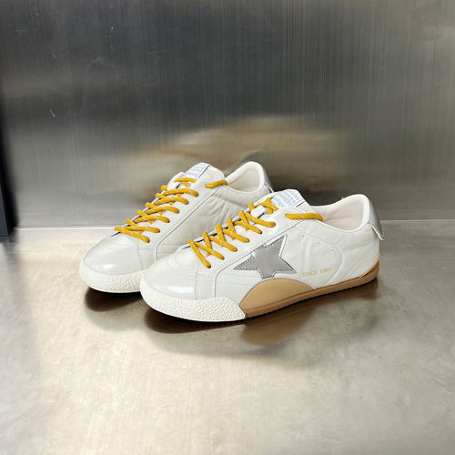 Damen Sneakers im sportlich-eleganten Design mit auffälligem Sternmotiv EB