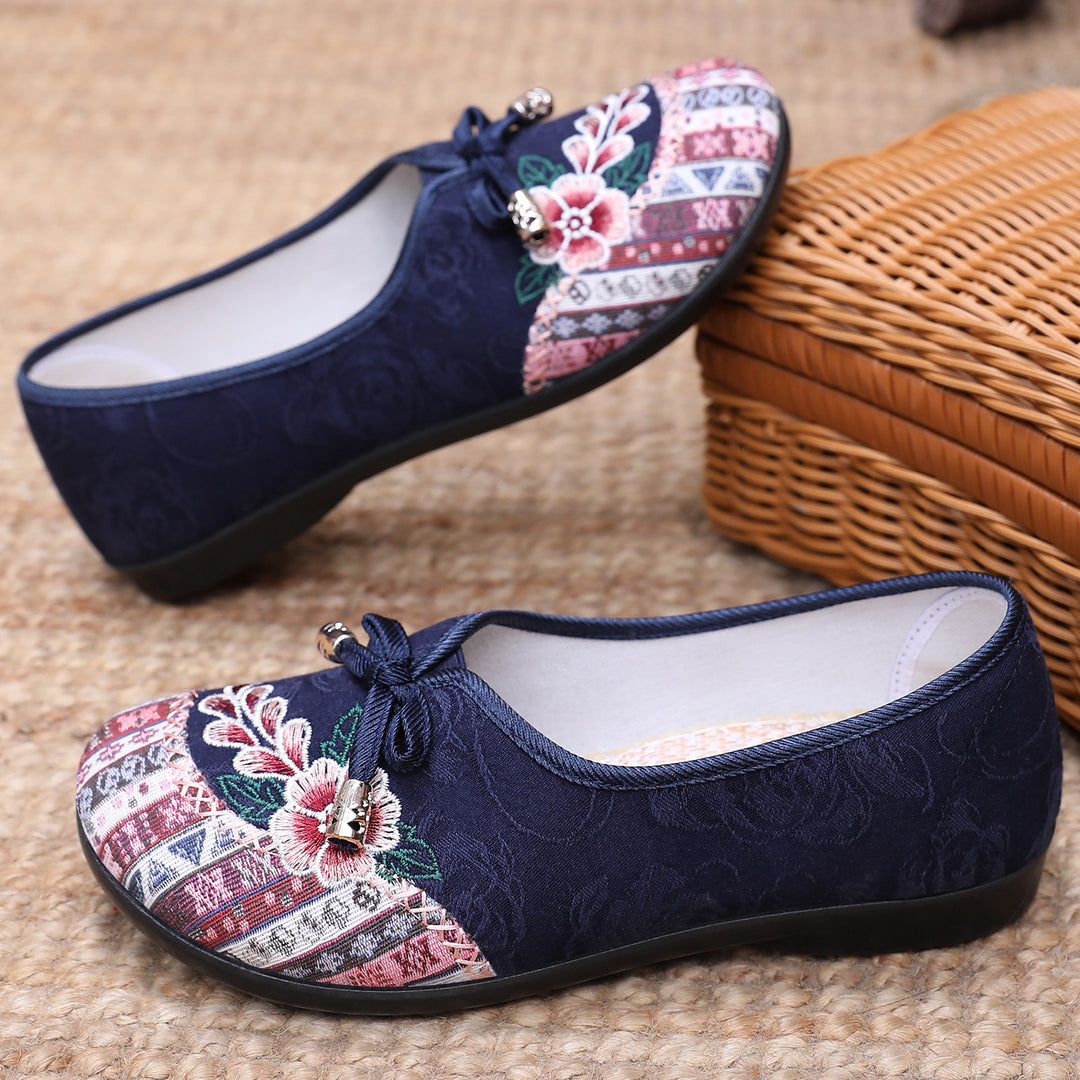 Damen Elegante und bequeme Slipper mit floralem Stickdesign EB