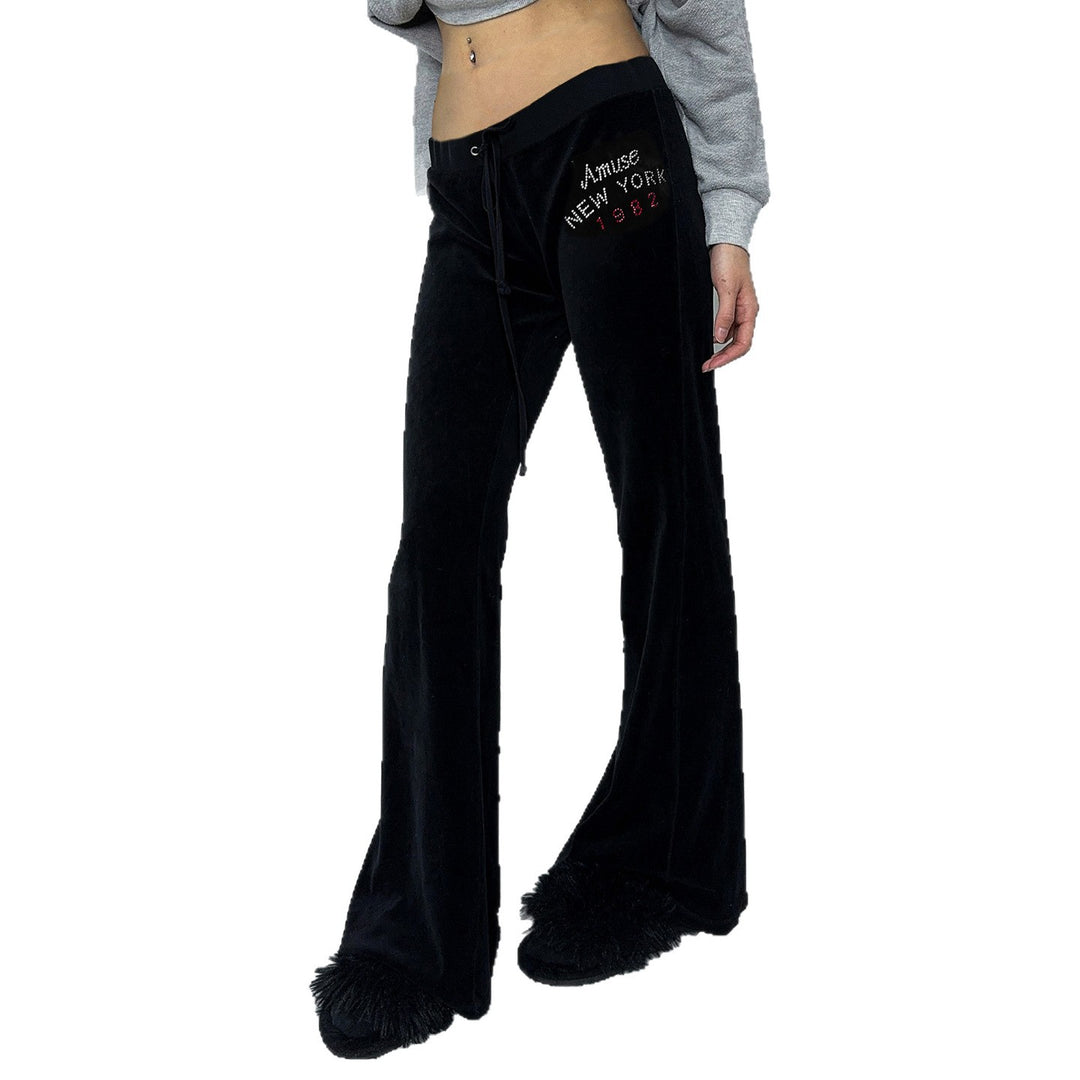 Damen nan weite Velours-Loungehose mit Tunnelzugbund, Kordelzug und dezenter Logo-Stickerei EB
