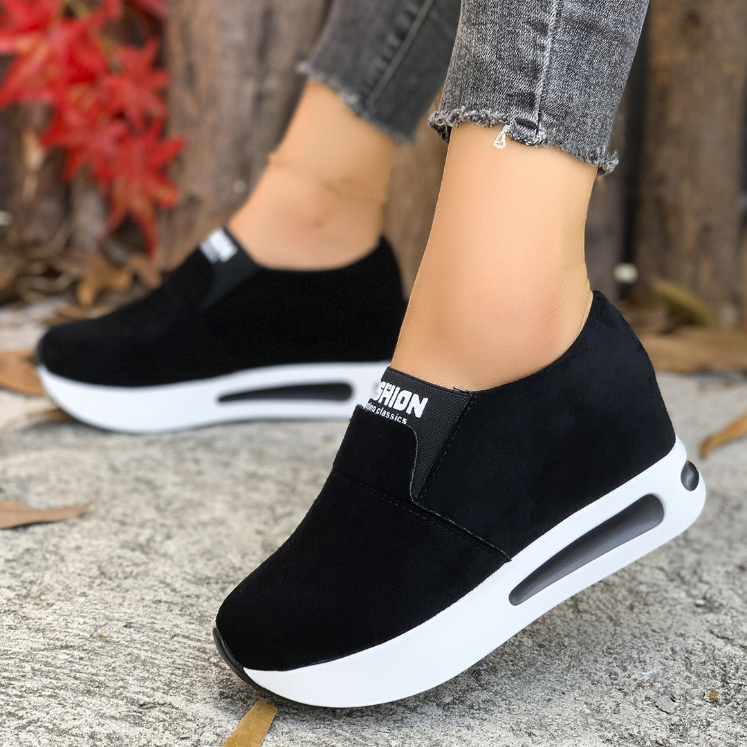 Damen Slip-On Wedge-Sneaker mit verstecktem Keil, Microvelours-Obermaterial und seitlicher Luftkammer EB