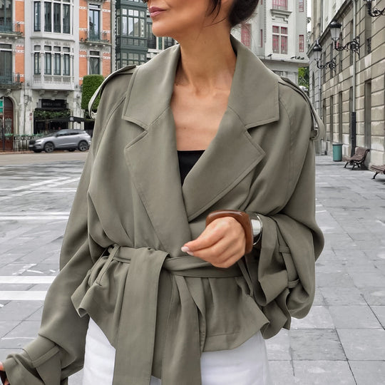 Damen Modische Oversized-Jacke mit Bindegürtel und raffinierter Schnittführung EB
