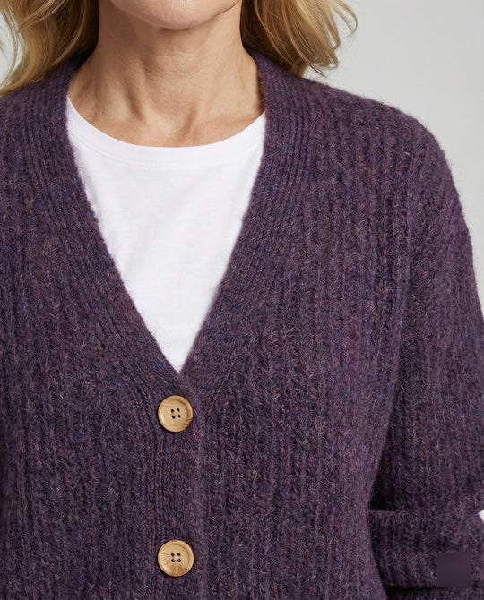 Damen legerer Kurzcardigan mit V-Ausschnitt gebürsteter Strickstruktur und dekorativer Holzknopfleiste EB