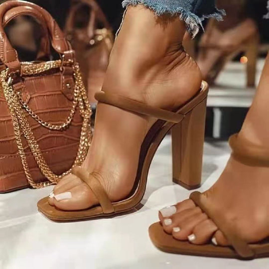 Damen nan elegante Schlüpf-Sandalette mit eckiger Zehenpartie schlanken Riemen und stabilem Blockabsatz EB