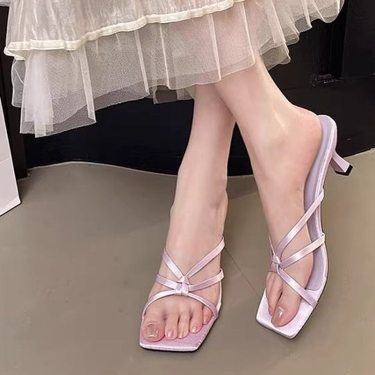 Damen Elegante Mules mit raffinierter Riemenführung und bequemem Absatz EB