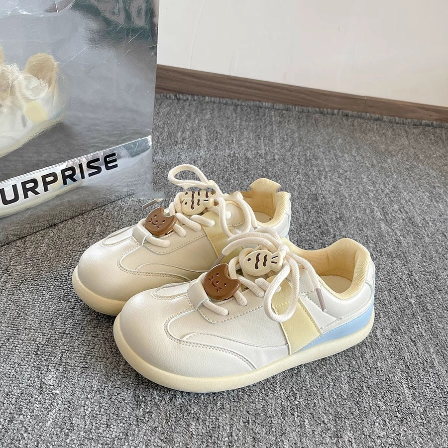 Damen Niedrigprofil Sneakers mit verspielten Motiv-Applikationen EB