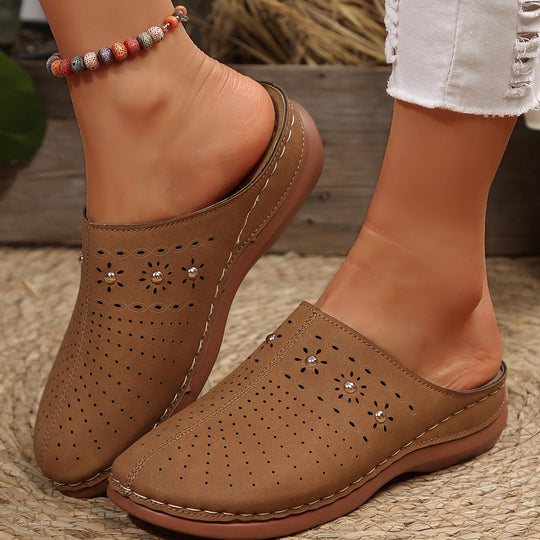 Damen  gepolsterte Mule-Pantoletten mit feiner Laserperforation, dekorativen Nieten und ergonomischer Memory-Innensohle EB