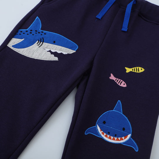 Jungen Sweatpants mit niedlichem Haifischmotiv EB