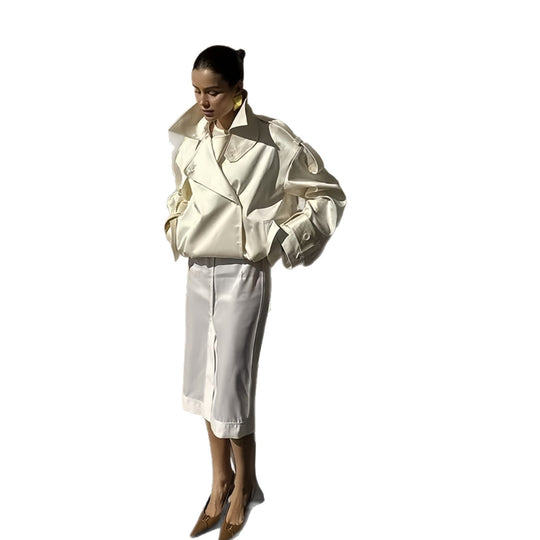Damen modische Kurzjacke mit elegantem Schnitt und hochglänzendem Finish EB