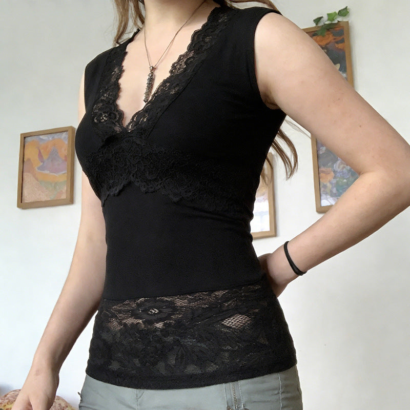 Damen-Spitzen-Tanktop mit tiefem V-Ausschnitt und dekorativen Rüschendetails EB