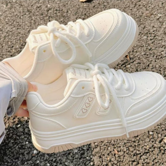 Damen Plateau-Sneaker mit modischem Herz-Design und dämpfender Sohle EB