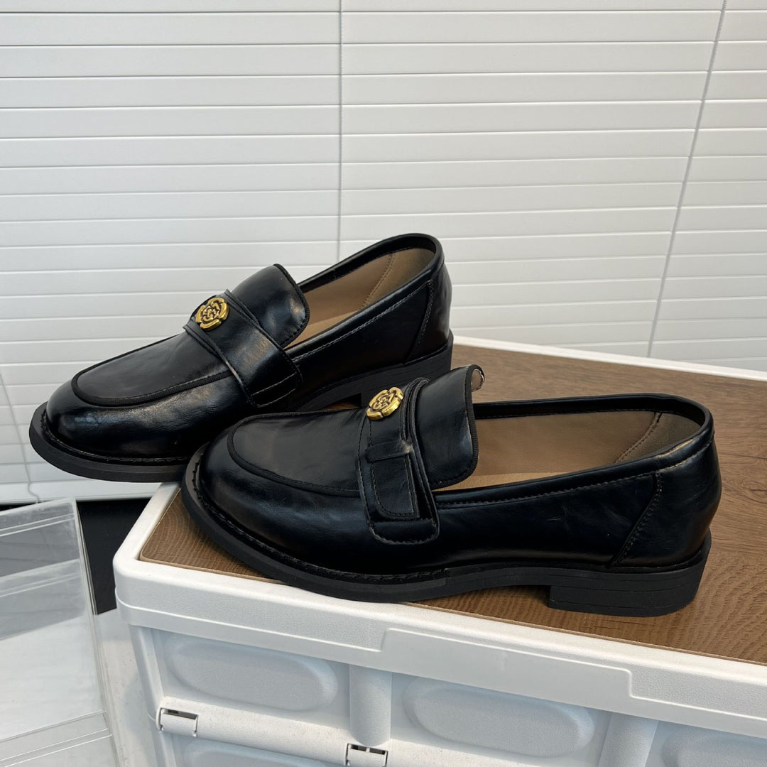 Damen Elegante Mokassins aus hochwertigem Leder mit dekorativem Schnallenverschluss EB