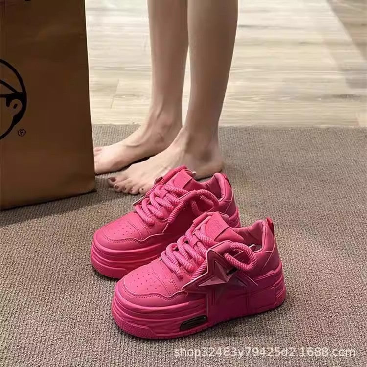 Damen modische Sneakers mit auffälliger Sternenapplikation und komfortabler Dämpfung EB