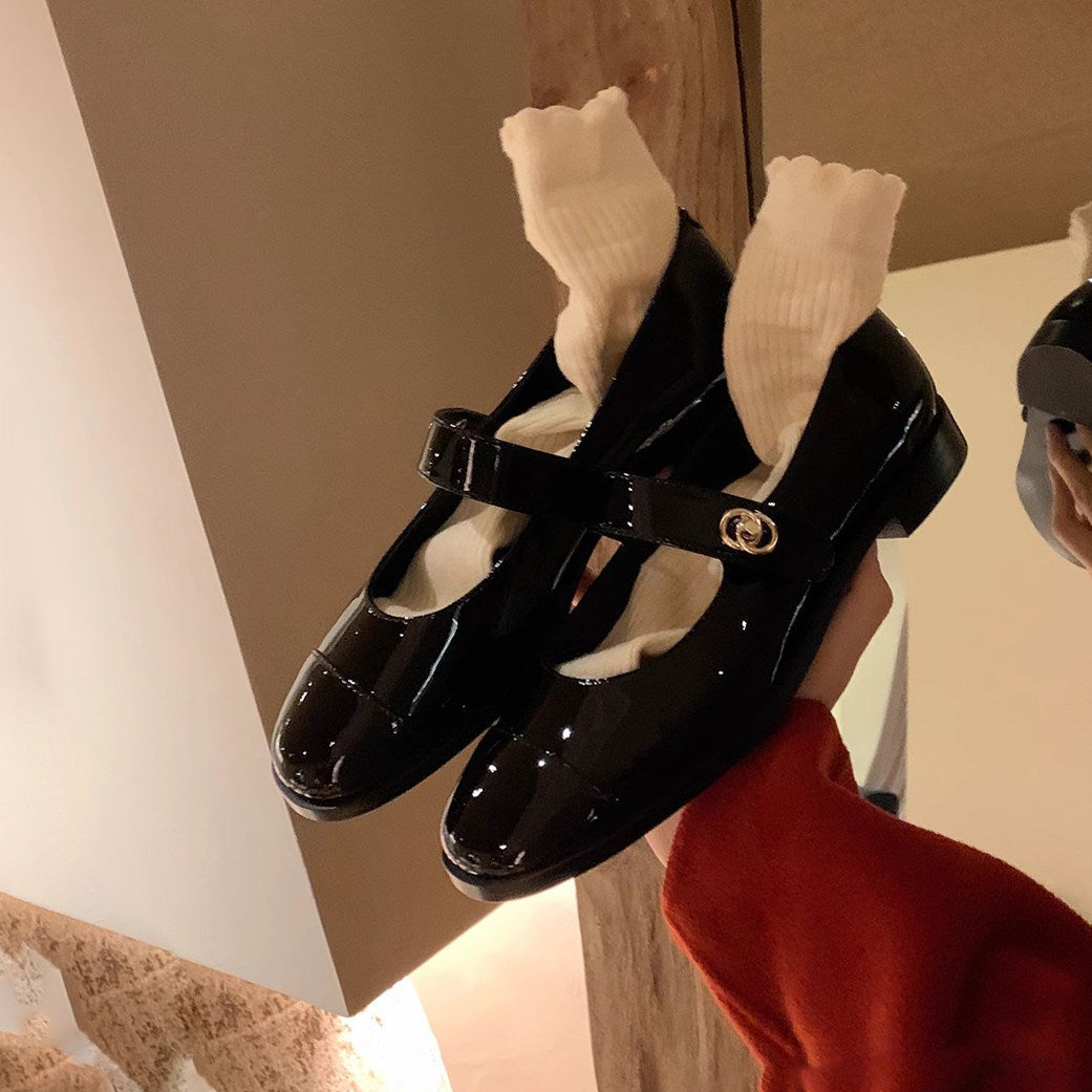 Damen Mary Jane Schuhe mit schicker Schnalle und glänzendem Finish EB