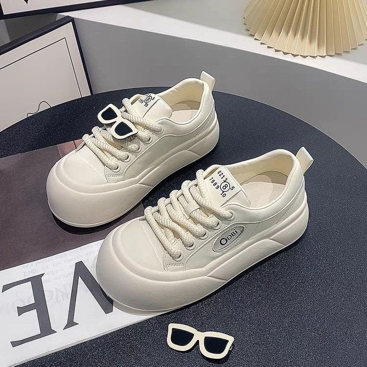 Damen modische Sneaker mit einzigartigen Details und hohem Tragekomfort EB