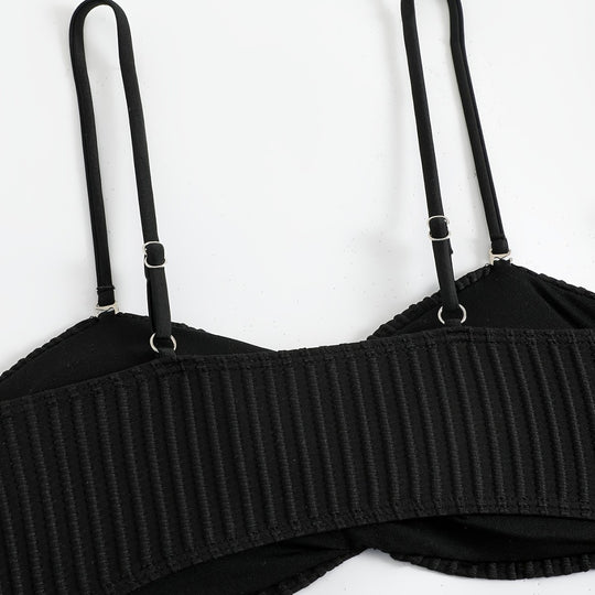 Damen Bikini Set mit elegantem Rüschen-Detail und modischen Kettenakzenten EB