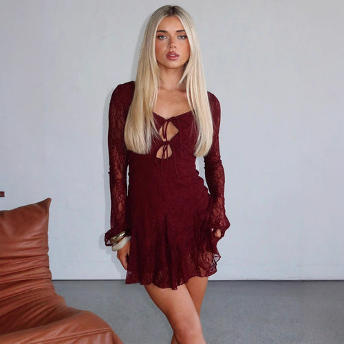 Damen Spitzenkleid mit Cut-Outs und langen Ärmeln EB