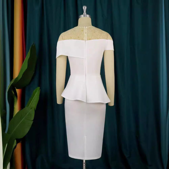 Damen elegantes Kleid mit raffiniertem Peplum-Schnitt und Spitzenakzenten EB