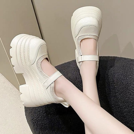 Damen Plateau-Mary-Jane Schuhe mit glänzender Oberfläche und verstellbarem Riemen EB