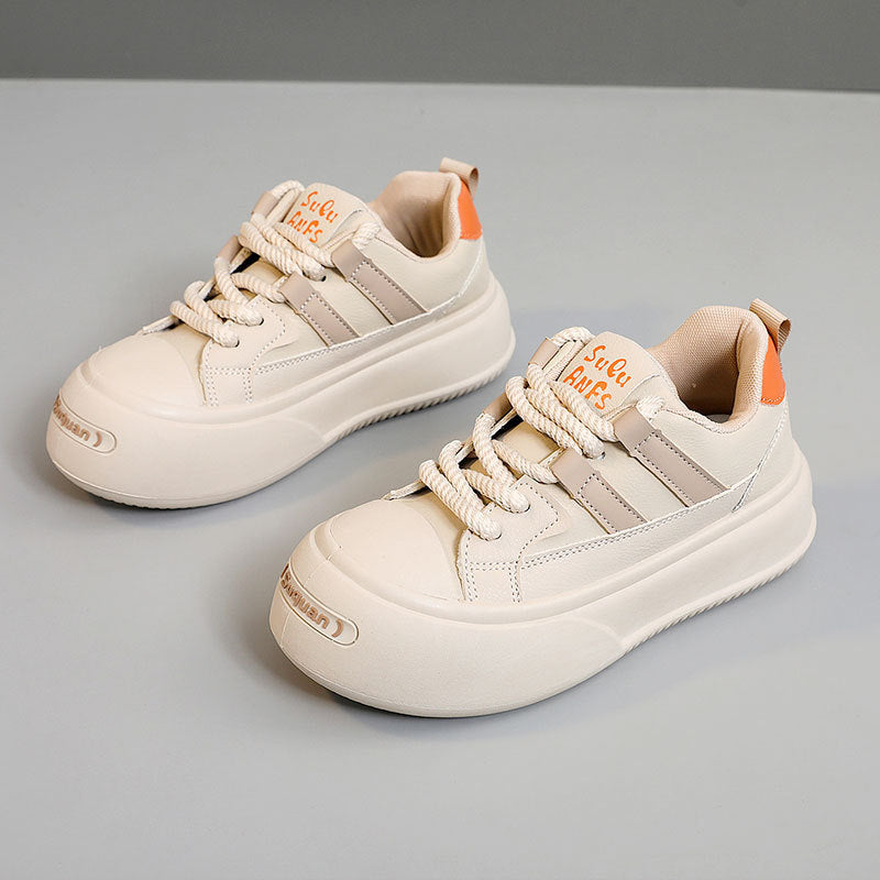 Damen Sportliche Plateausneaker mit modischen Akzenten und atmungsaktiver Sohle EB