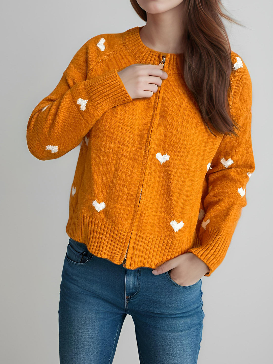 Damen Strickjacke mit Herzmotiv und modernem Reißverschluss EB