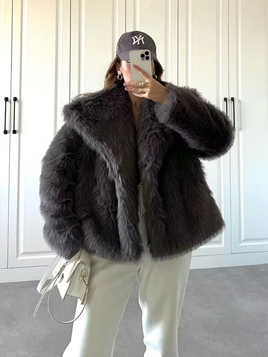 EB | Embrace Cropped Große Revers Plüschjacke